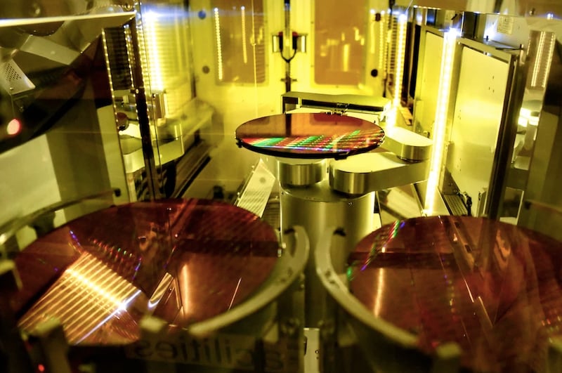 Silicon chip production in a GlobalFoundries facility