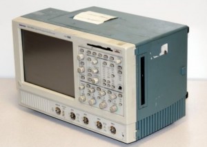送料無料人気A19443)Tektronix TDS5054B Digital Phosphor Oscilloscope 500MHz 5GS/s 現状品 その他