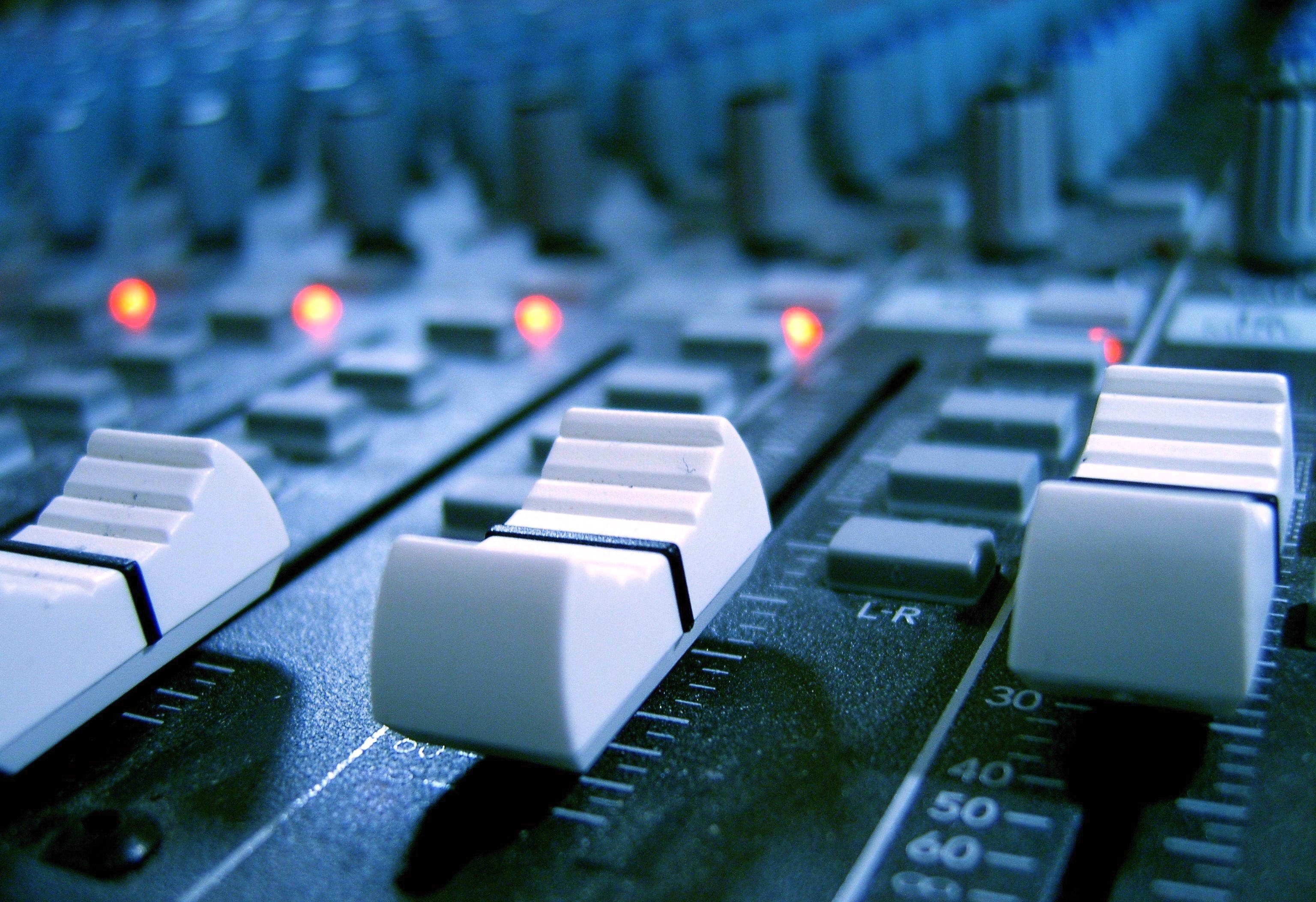 dj music mixer sound studio